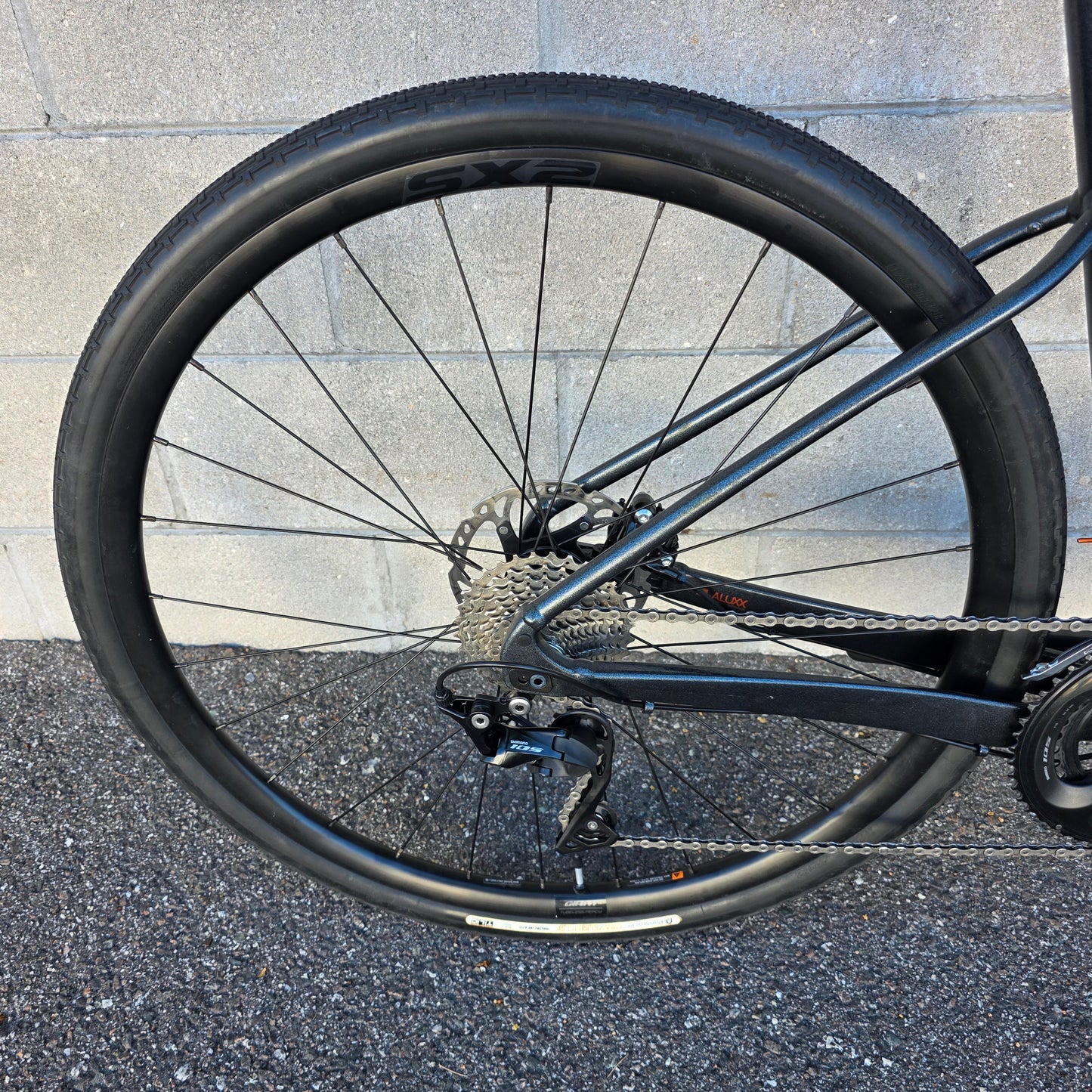 2024 Giant Revolt Gravel All Road Bike (Large) Shimano 105