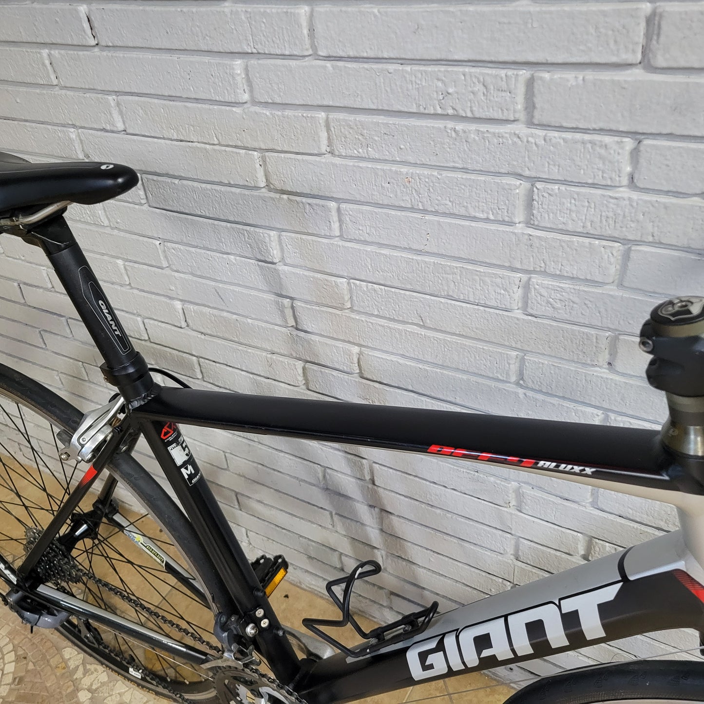 2015 Giant Defy Road Bike (Medium)