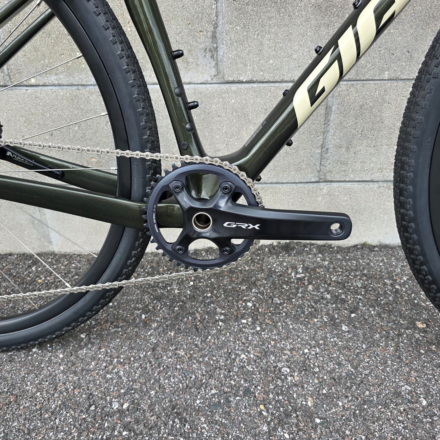 2022 Giant Revolt Advanced GRX Carbon Gravel Bike (Size Medium)