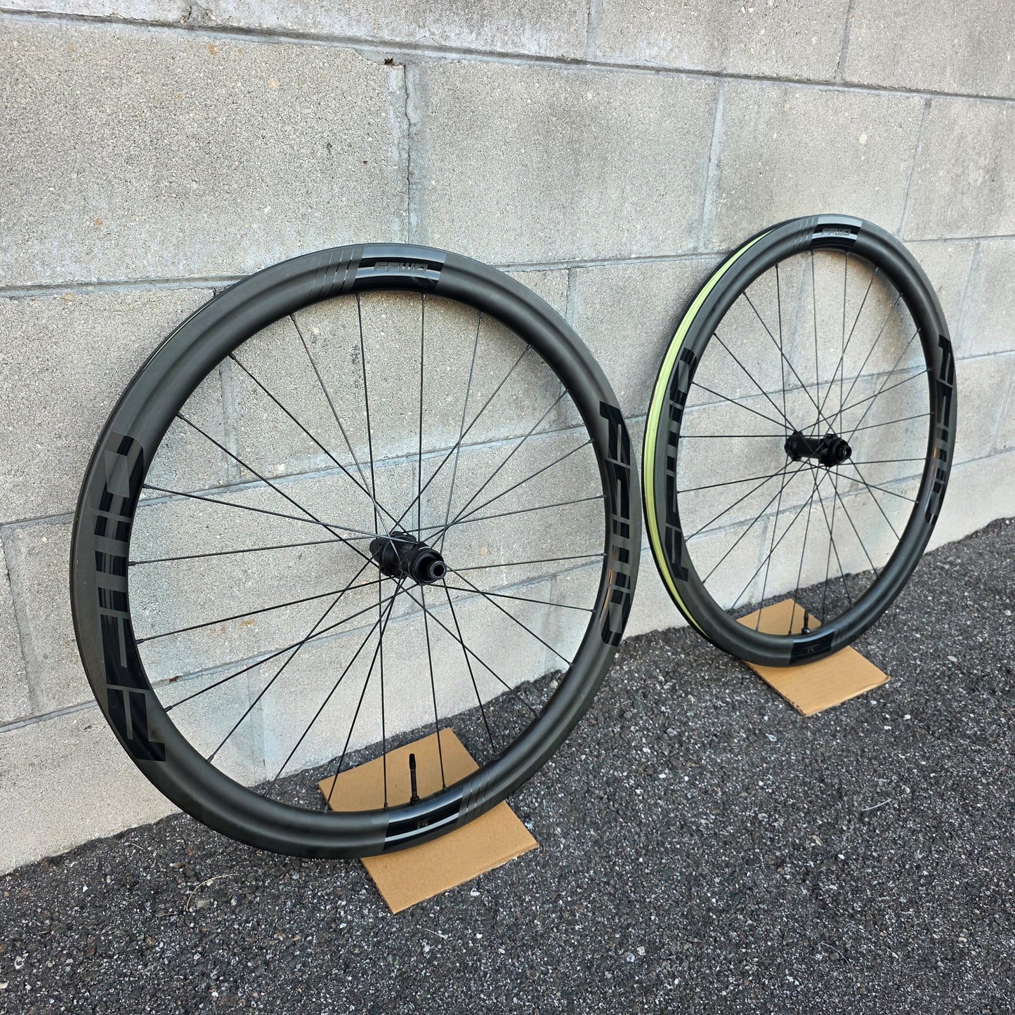 FFWD FCC F4D Carbon Disc Wheelset DT Swiss 240 road gravel XDR