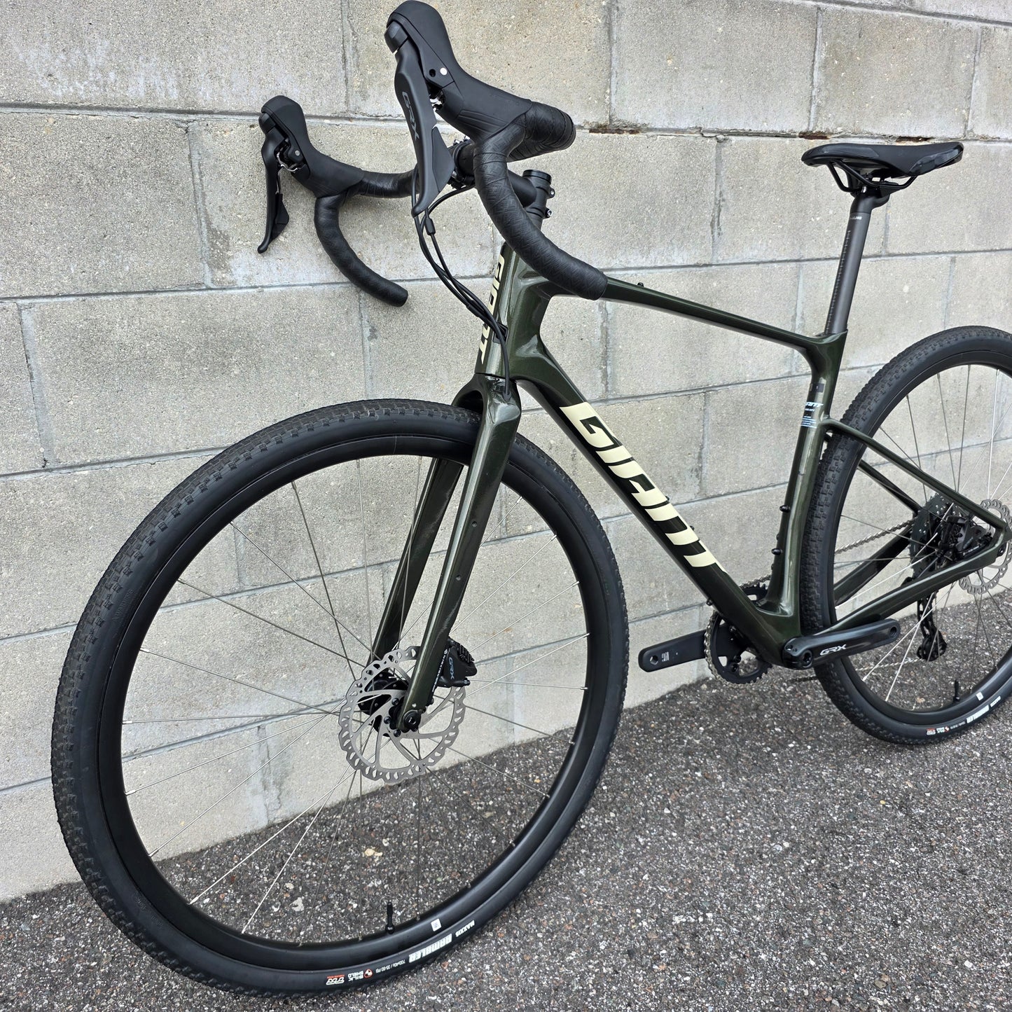 2022 Giant Revolt Advanced GRX Carbon Gravel Bike (Size Medium)