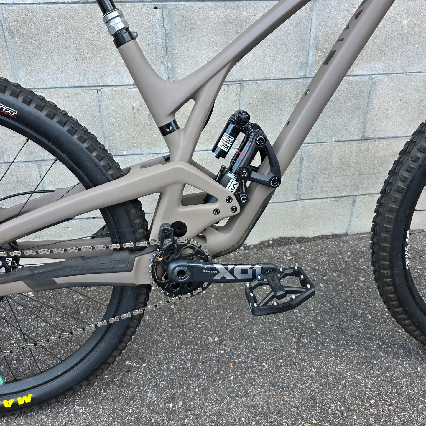 2024 Evil Wreckoning LS X01 AXS Fox 38 Vivid Air (Medium)