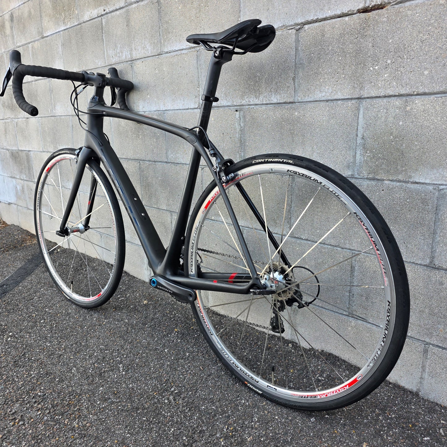 Trek Domane SL 6 Ultegra (56cm) Carbon Road Bike
