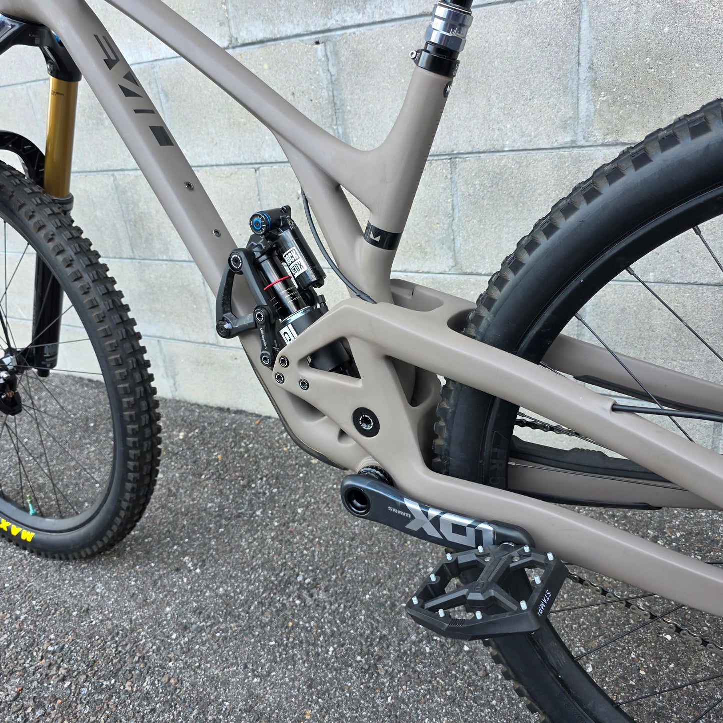 2024 Evil Wreckoning LS X01 AXS Fox 38 Vivid Air (Medium)