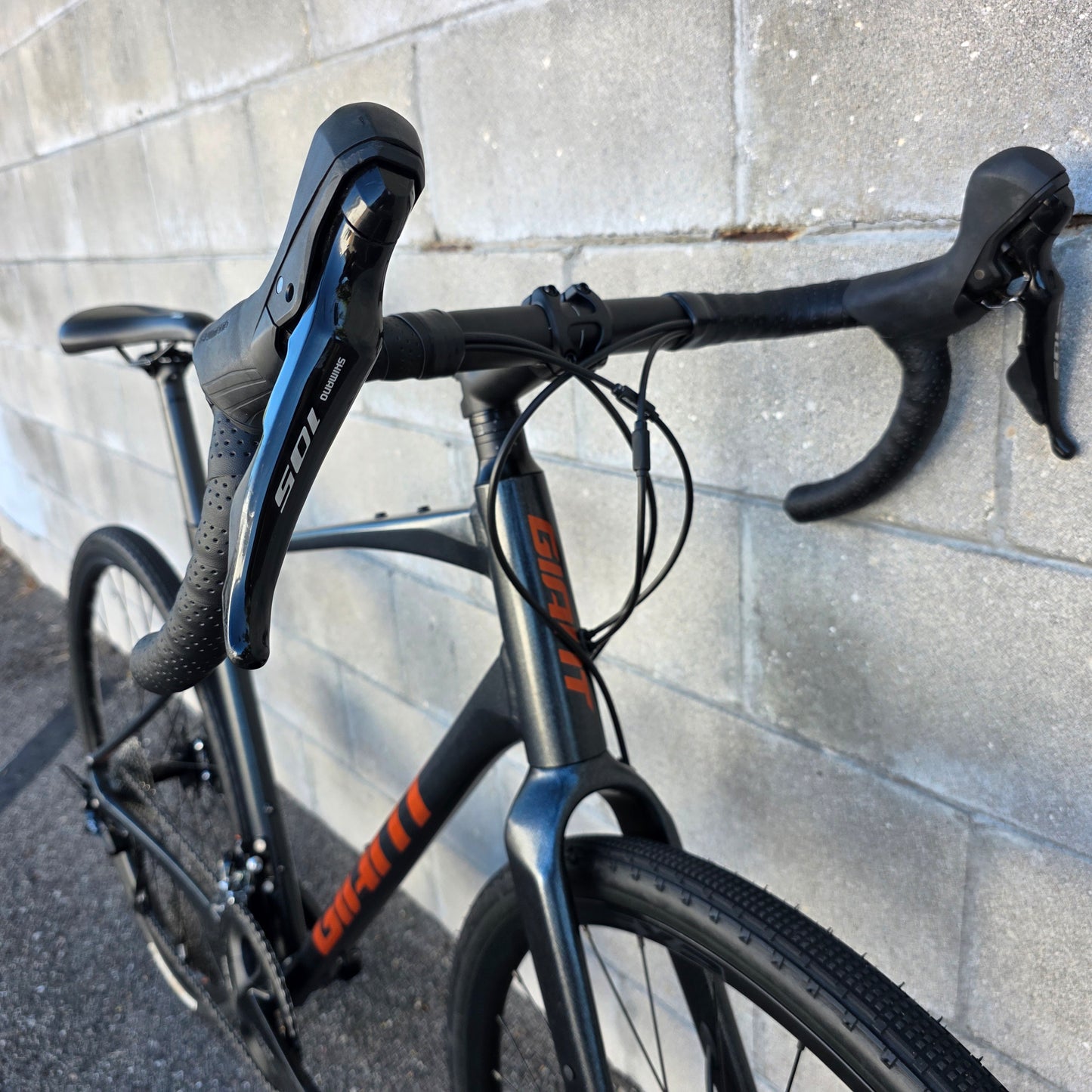 2024 Giant Revolt Gravel All Road Bike (Large) Shimano 105