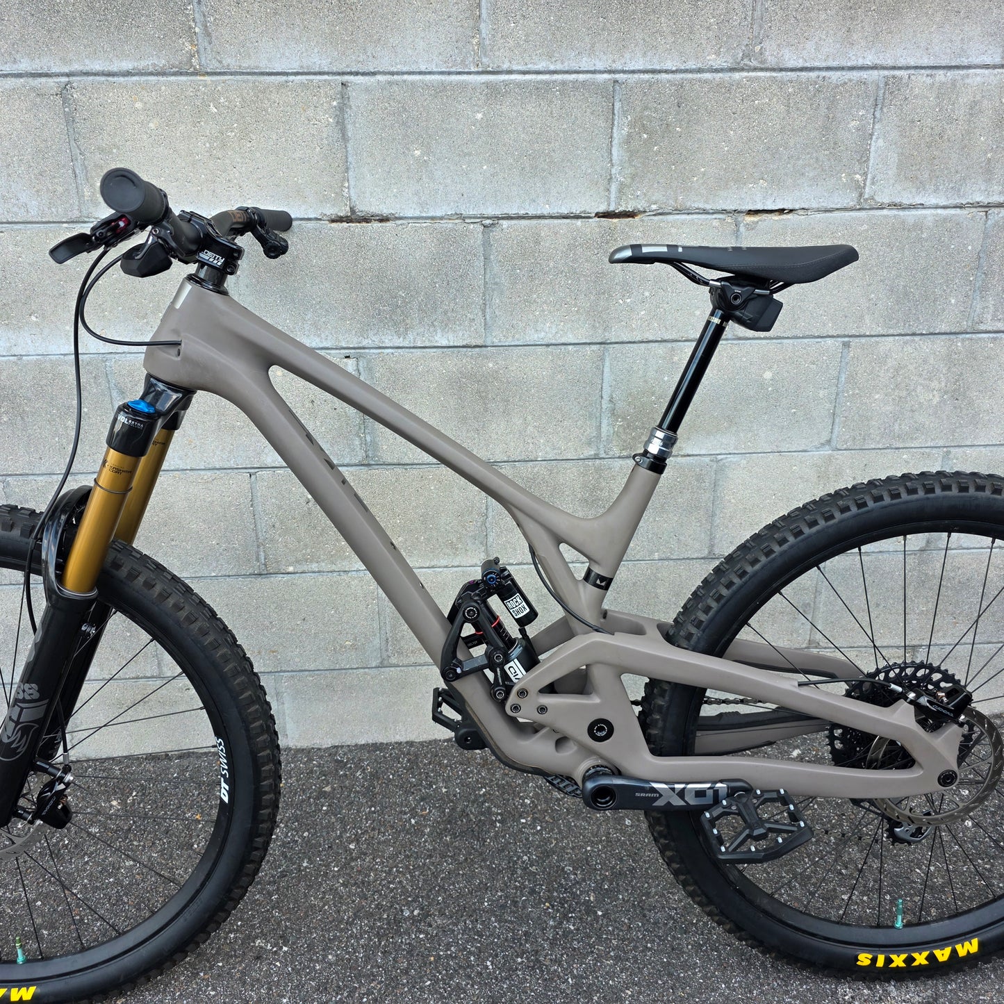 2024 Evil Wreckoning LS X01 AXS Fox 38 Vivid Air (Medium)
