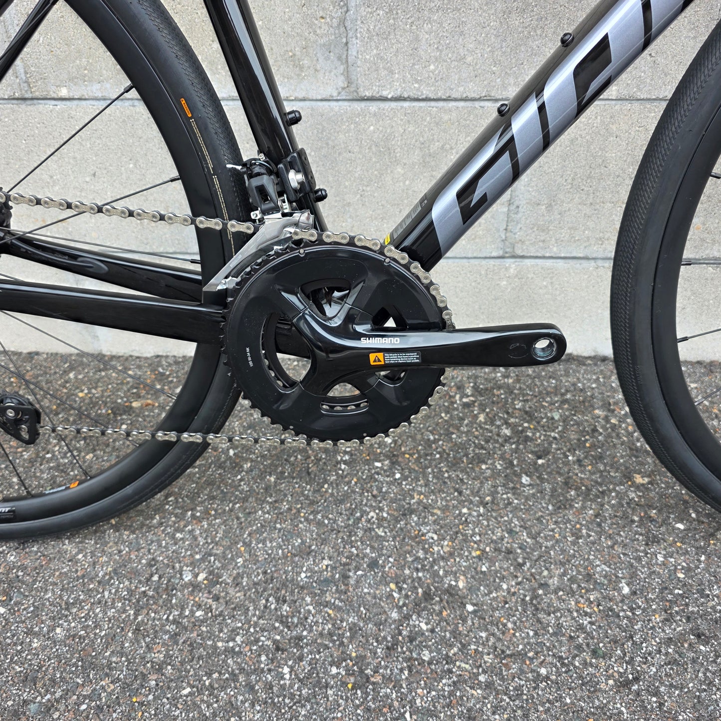 2025 Giant Defy Advanced 2 Carbon (Size Medium)