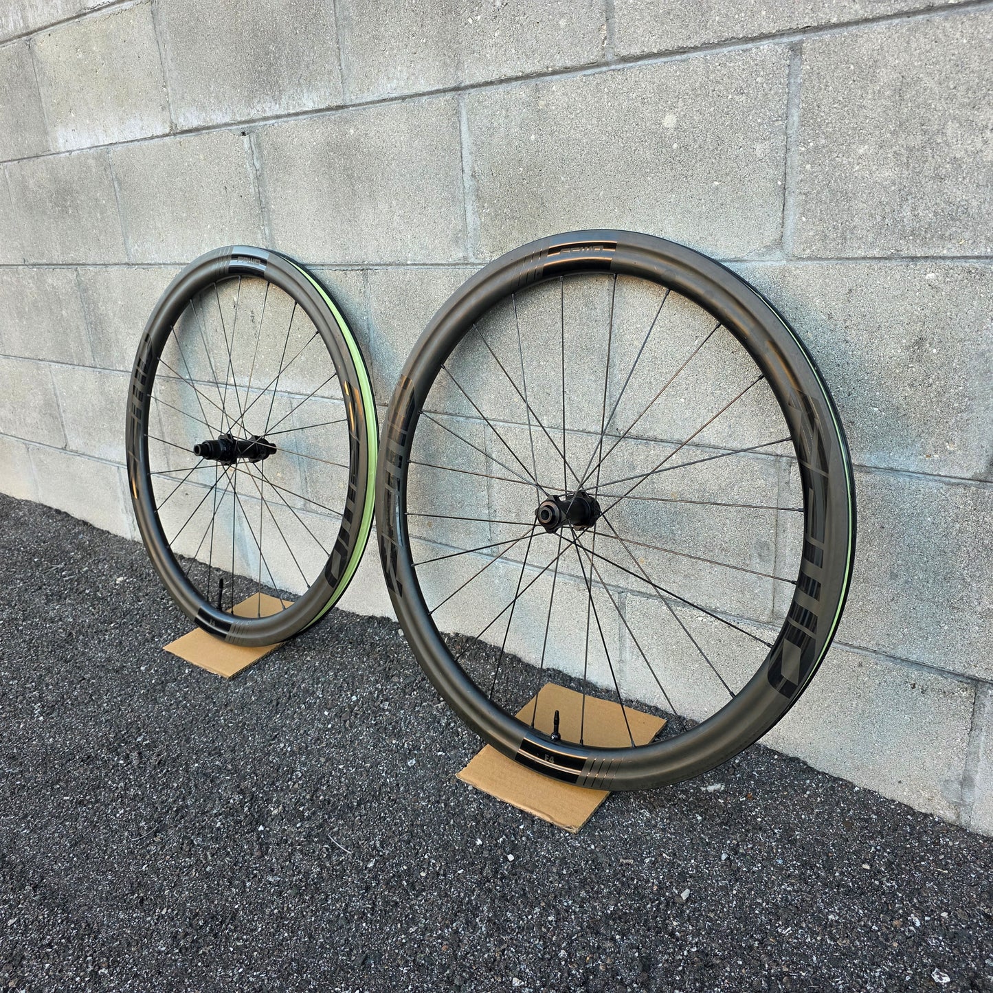 FFWD FCC F4D Carbon Disc Wheelset DT Swiss 240 road gravel XDR