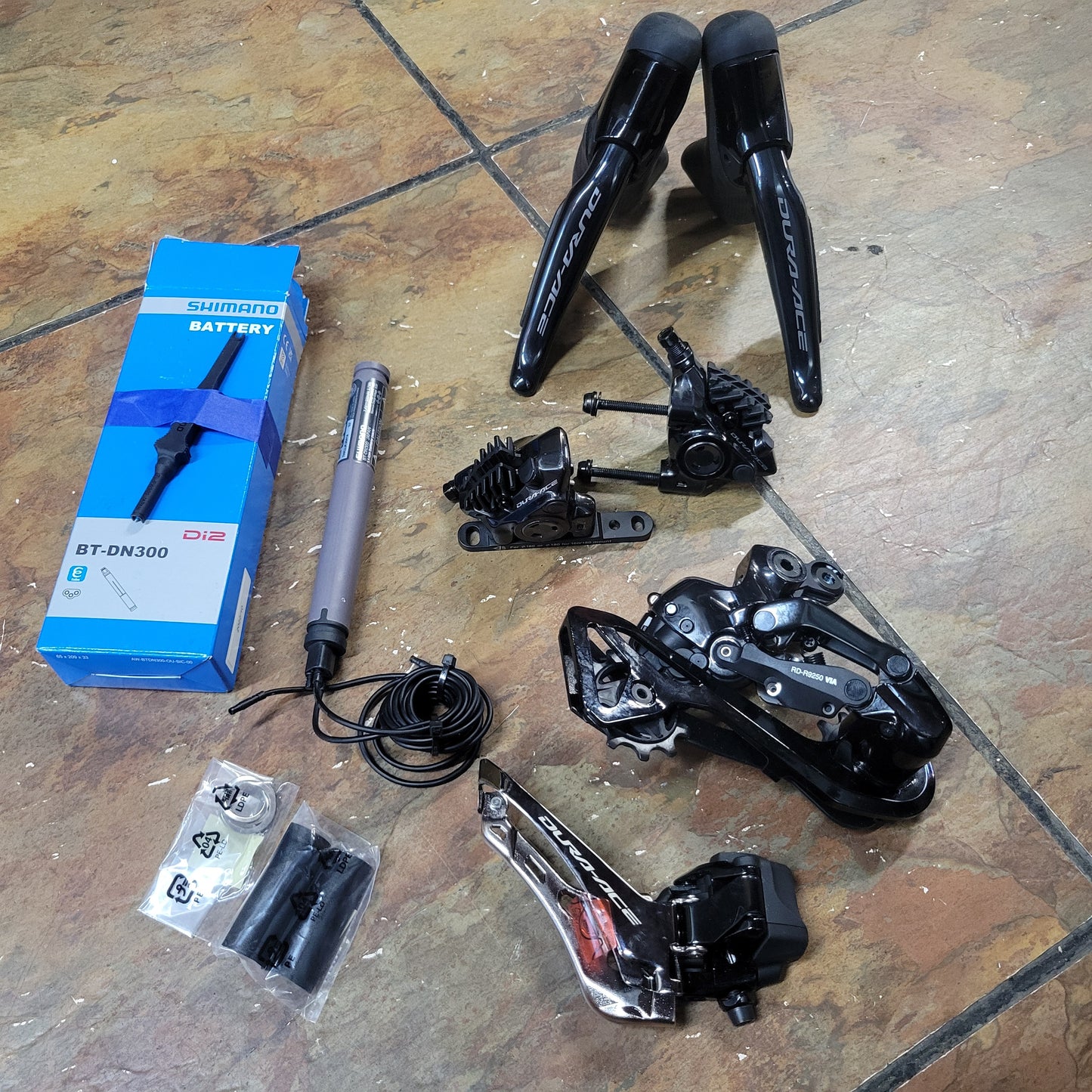 Shimano 9270 9250 12 speed Di2 Electronic mini groupest. Zero Miles