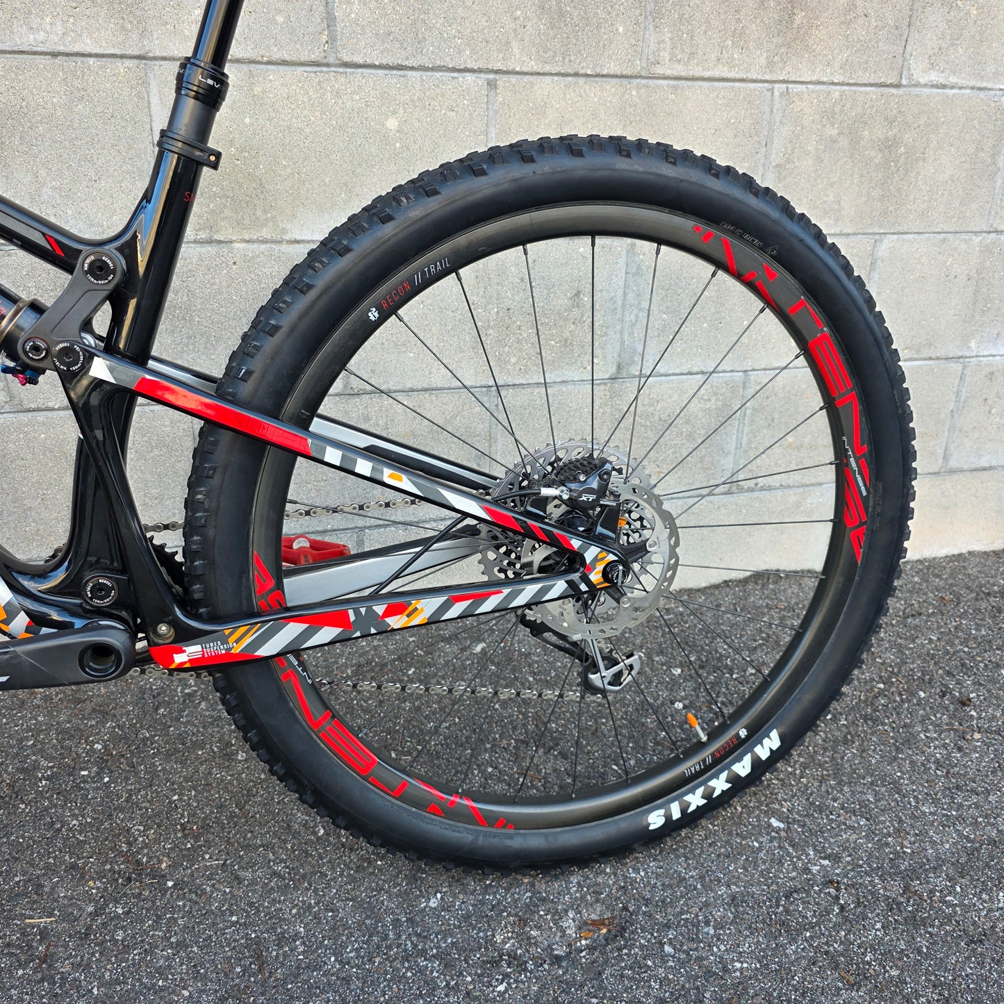 Intense Sniper Trail Elite (Small) w/ Carbon Wheels