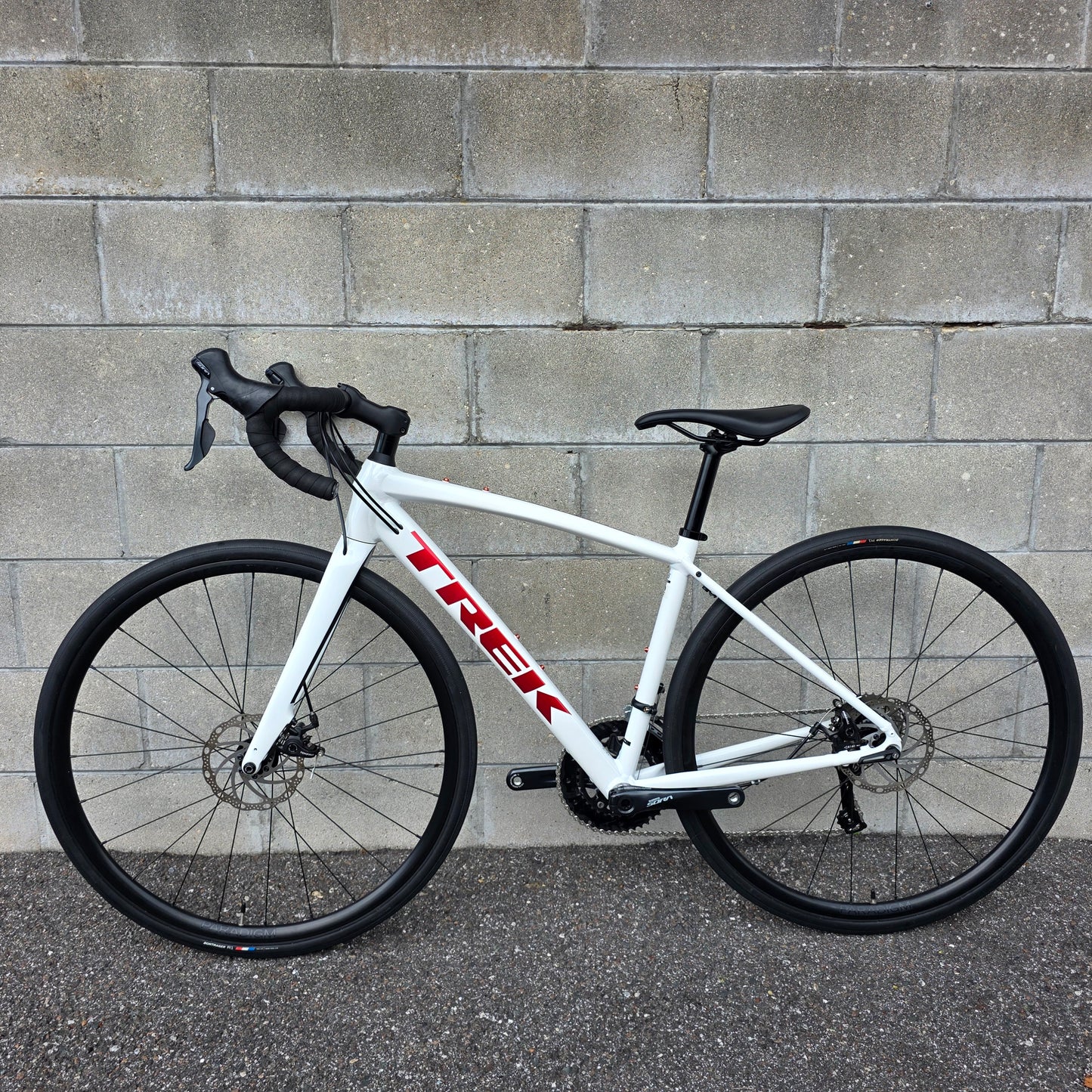 2022 Trek Domane AL3 49cm Road abike White Red