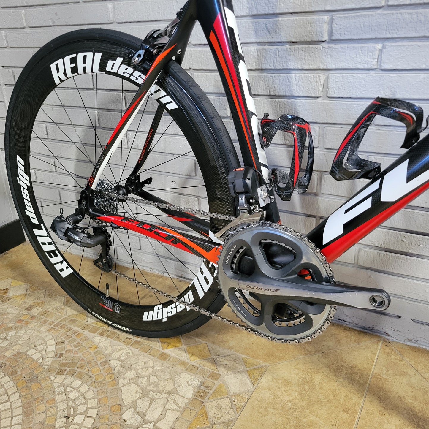 2013 Fuji SST 1.3 Carbon Road Bike (56cm) Ultegra di2