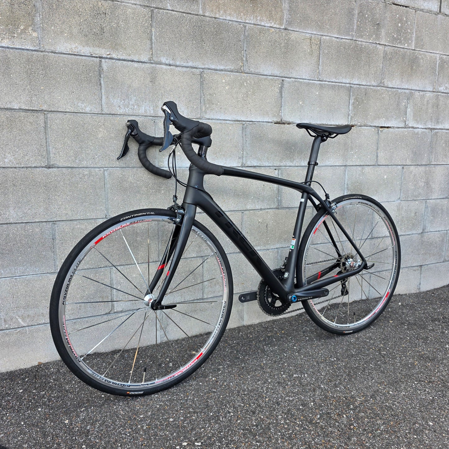 Trek Domane SL 6 Ultegra (56cm) Carbon Road Bike