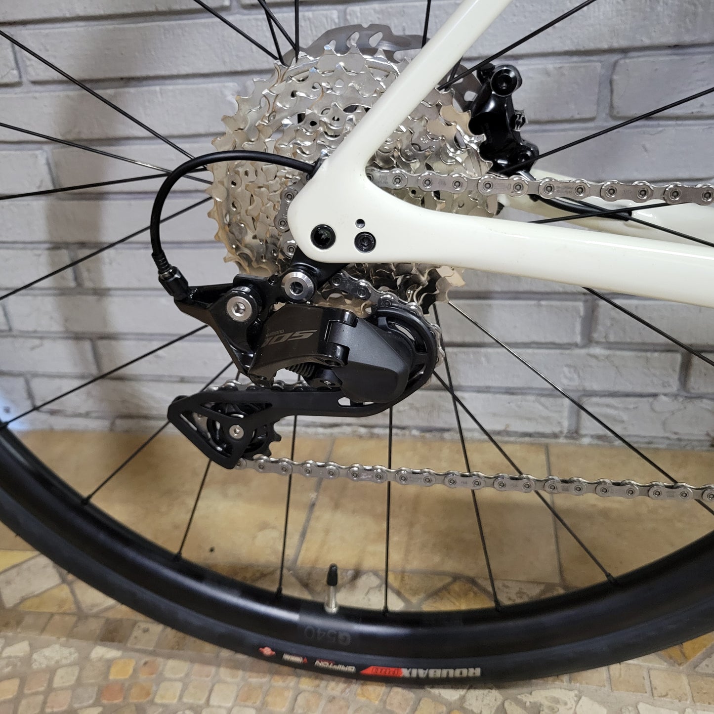 2023 Specialized Roubaix SL8 Sport 105 (58cm)