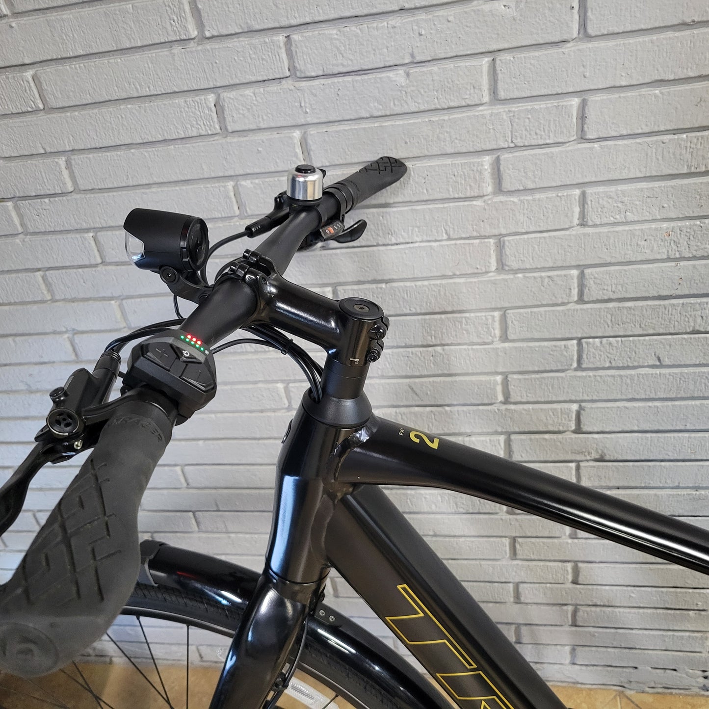 2023 Trek FX+2 (Medium) E-Bike