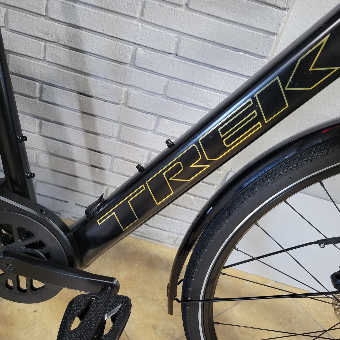 2023 Trek FX+2 (Medium) E-Bike