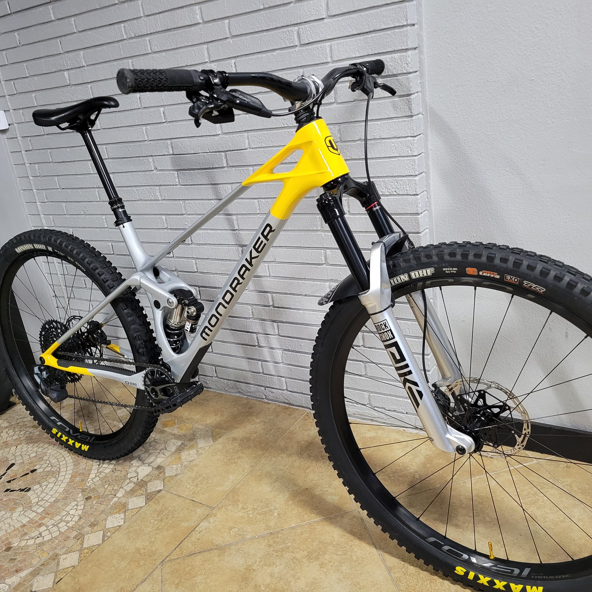 Mondraker Raze RR Carbon 29 (Large) – South Tampa Bicycle