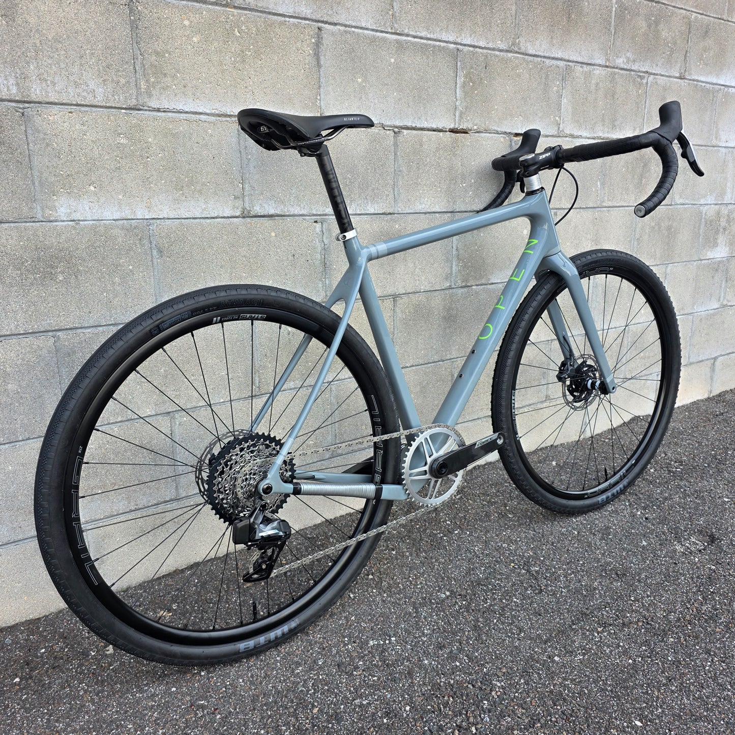 Open Wide (Medium)Carbon Gravel Bike Force AXS
