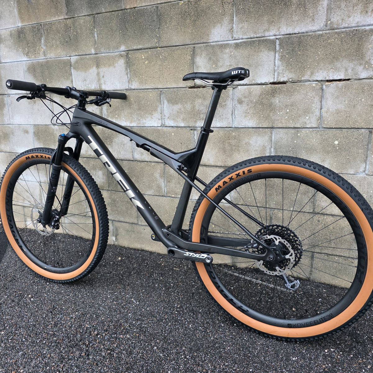 Trek SuperCaliber 9.8 GX Carbon (XXL 23") Kovee Carbon Wheels