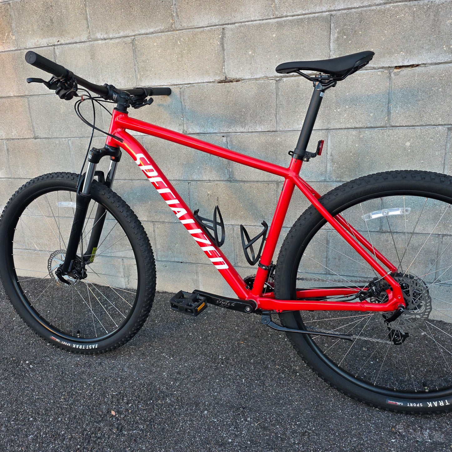 2023 Specialized Rockhopper XL (Local in-store pick up only)