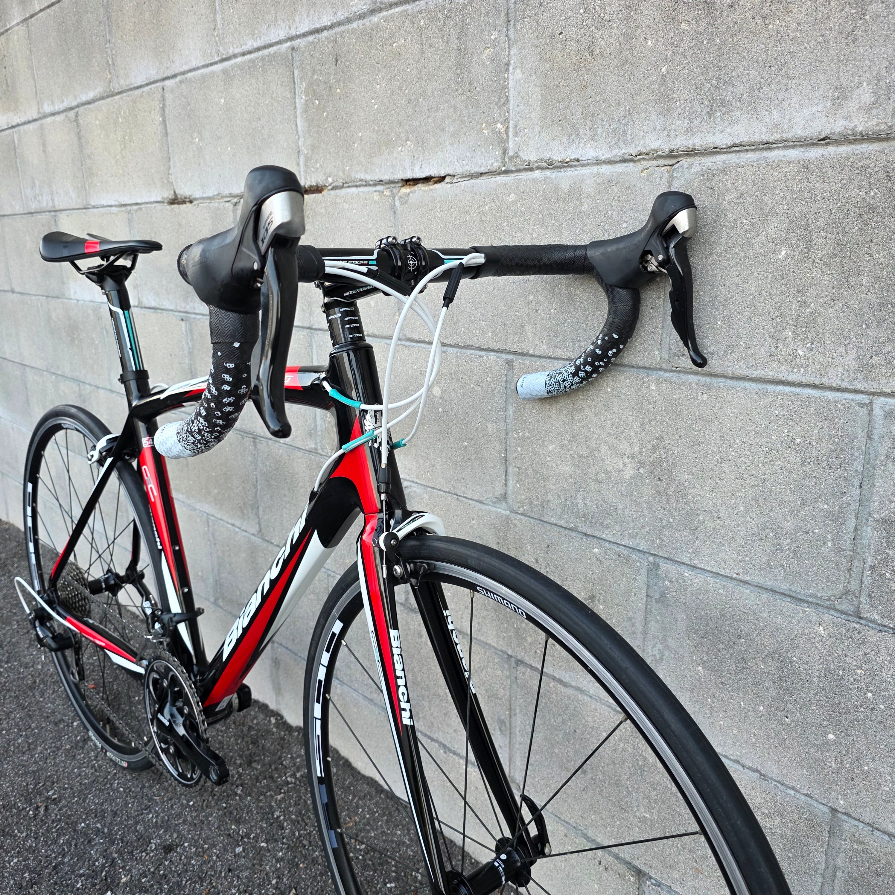 Bianchi Vertigo Carbon Road Bike (54cm) Shimano 105 – South Tampa
