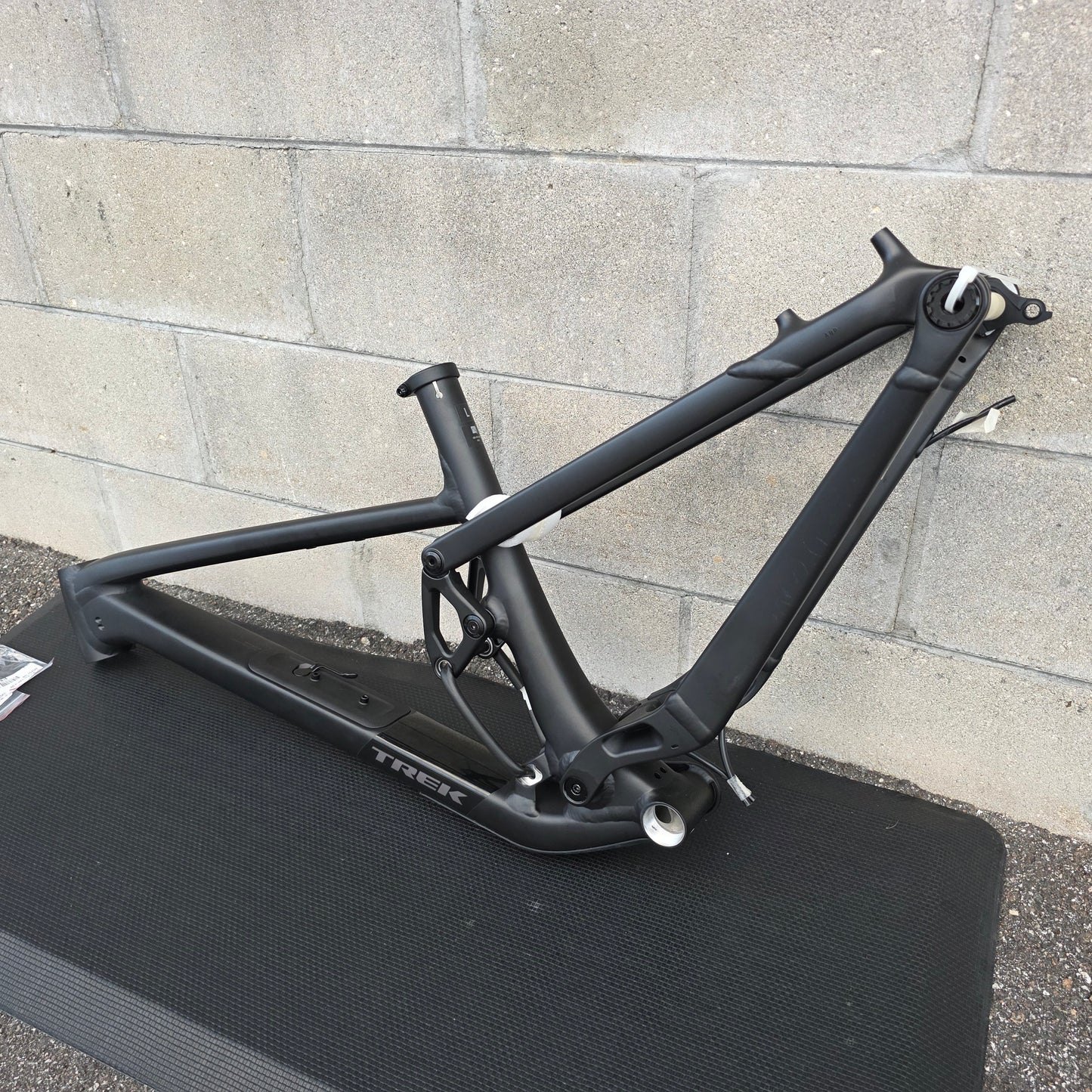2025 Trek Top Fuel Frame (Large) Black