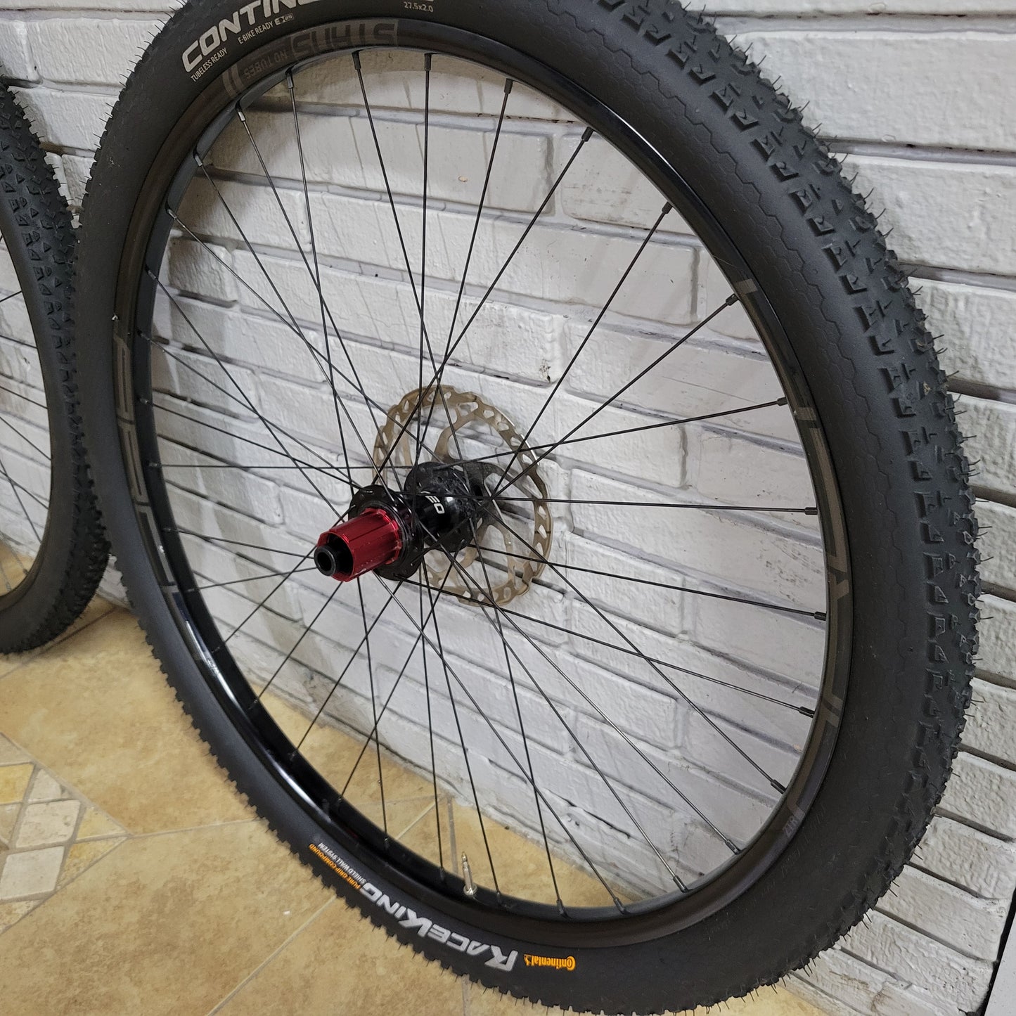 Stan's Arch MK3 27.5 650b Gravel Wheelset, Continental Race King