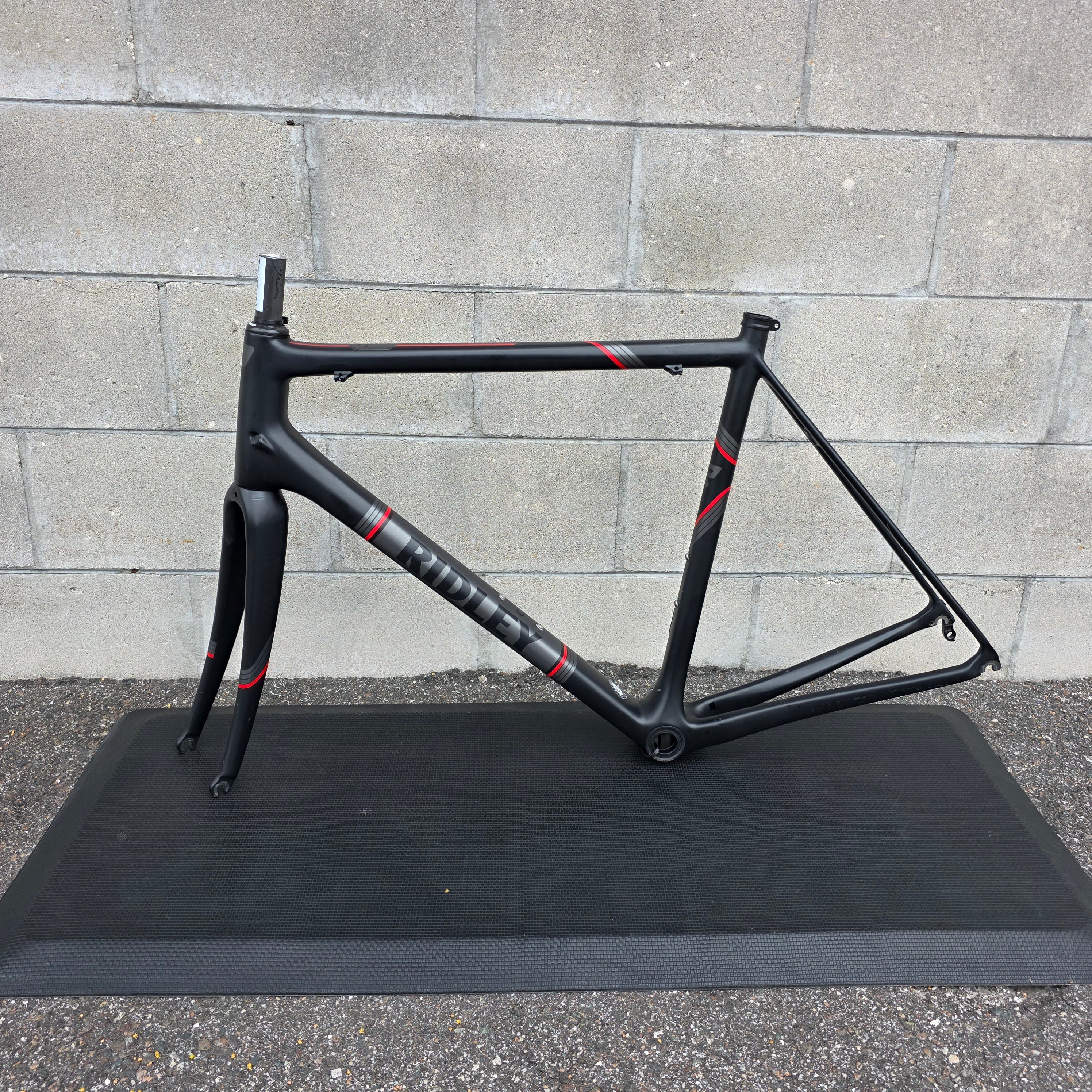 Ridley Helium SL Carbon Road Bike Frameset (Medium) – South Tampa