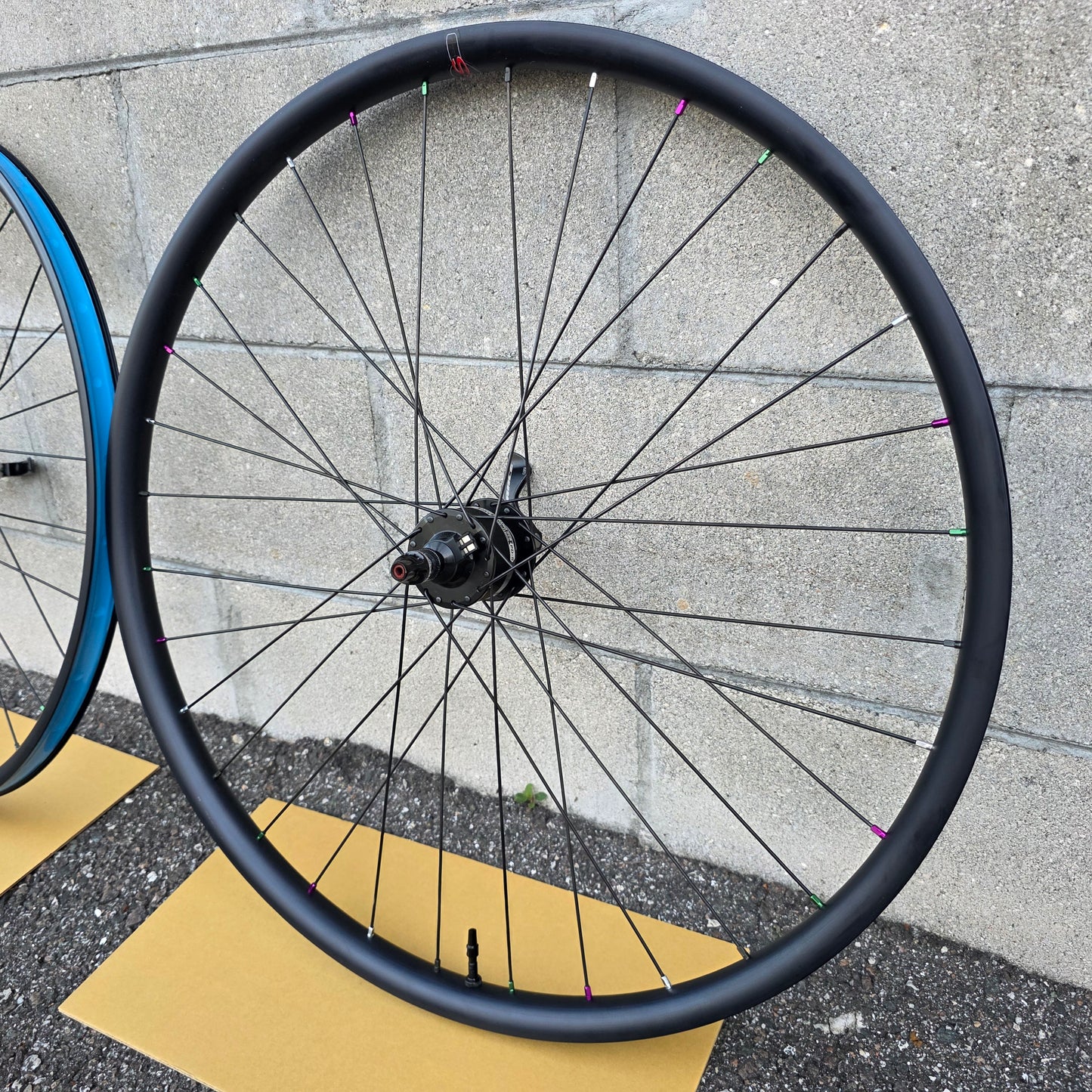 Velocity Blunt SS 27.5 wheelset SP Dynamo QR Sram XDR