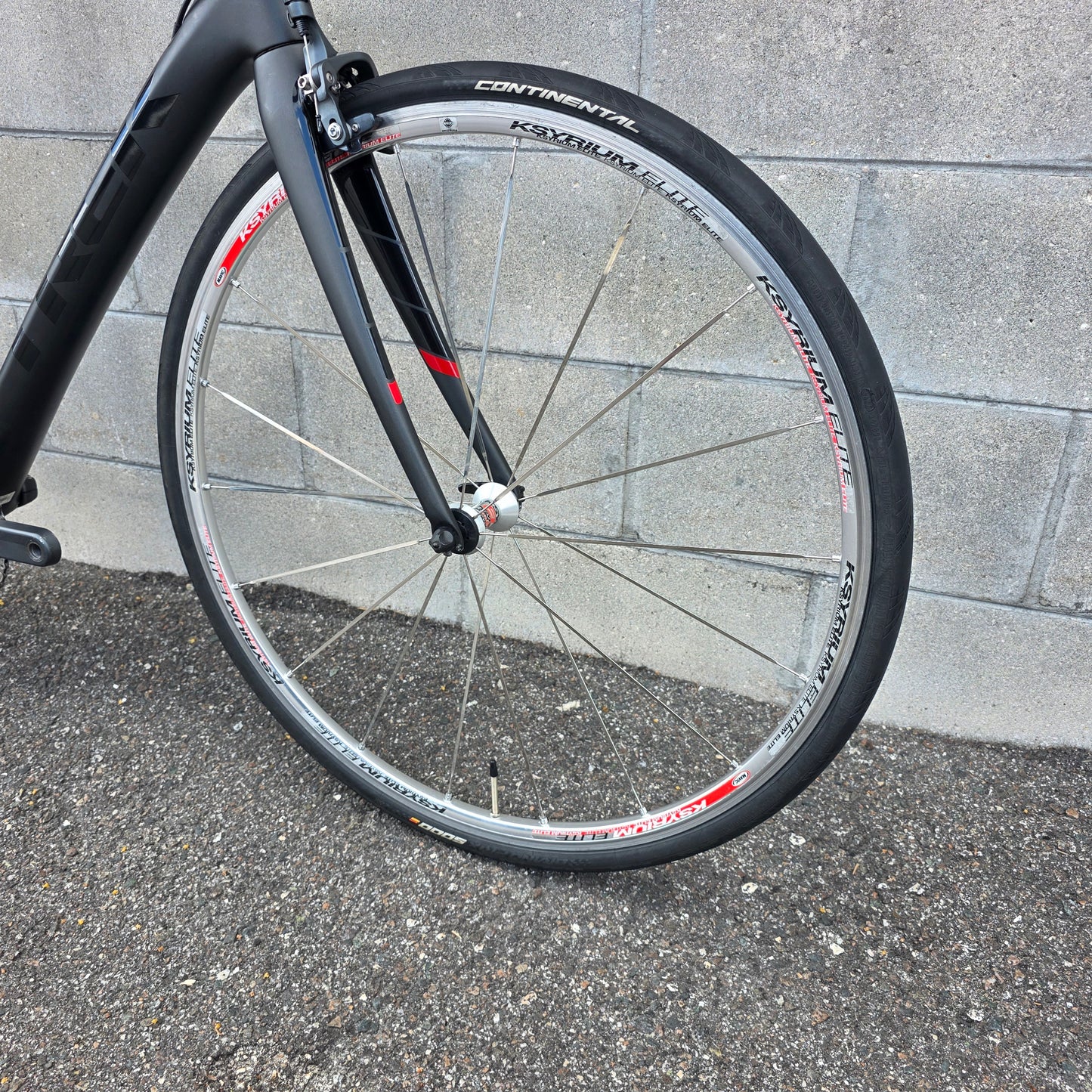 Trek Domane SL 6 Ultegra (56cm) Carbon Road Bike