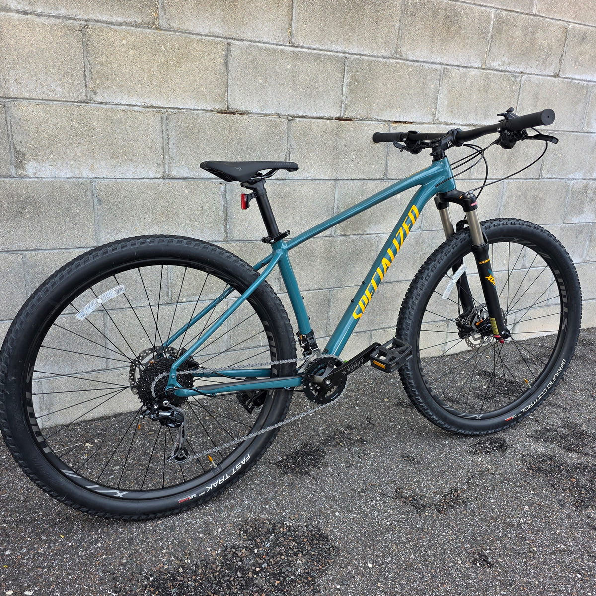 2020 Specialized Rockhopper Expert 29 (Size Medium)