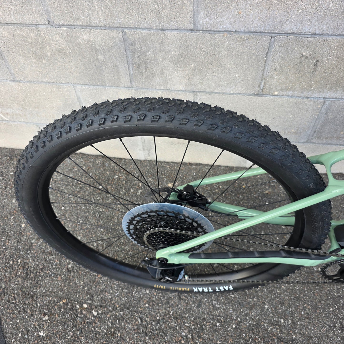 2026 Specialized Chisel (Large) Upgraded Suspension