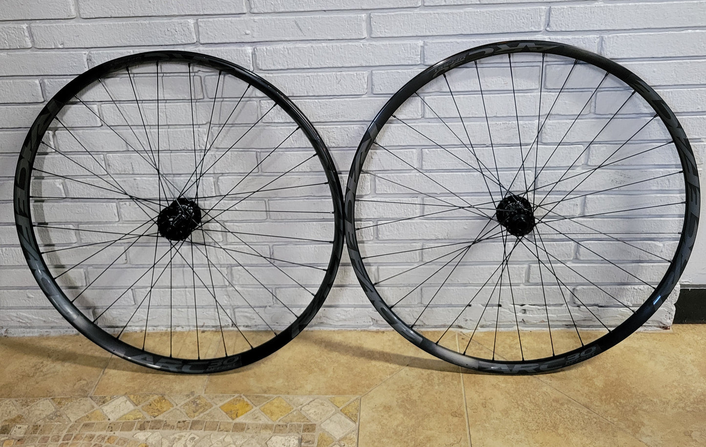 Race Face ARC 30 wheelset Industry Nine Hydra Non-Boost QR