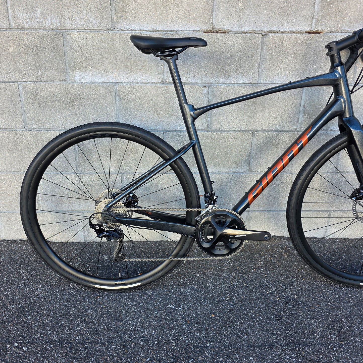2024 Giant Revolt Gravel All Road Bike (Large) Shimano 105