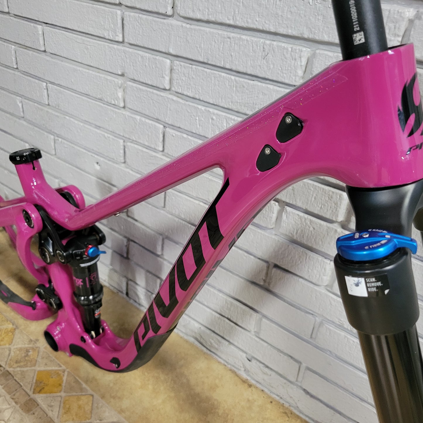 2023 Pivot Shadowcat Frame and Fork (XS Extra Small) 27.5