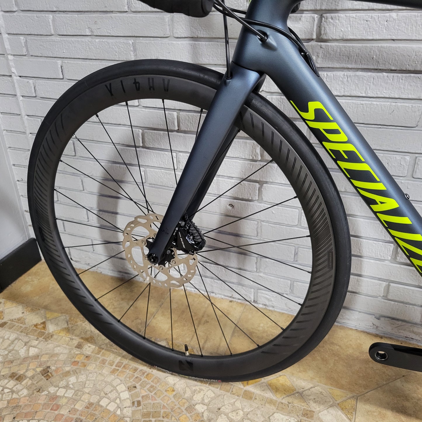 Specialized Tarmac Disc Carbon (54cm) 105, Carbon wheels, Ceramic Speed Upgrade