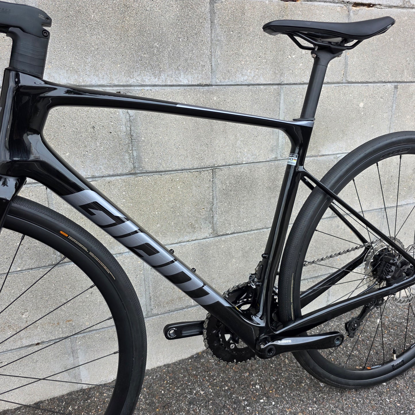2025 Giant Defy Advanced 2 Carbon (Size Medium)