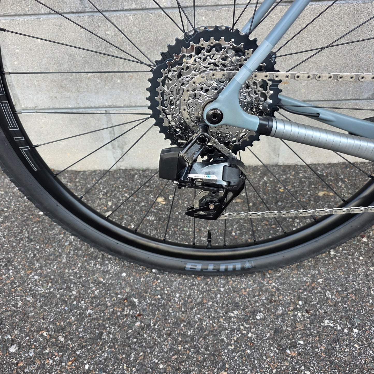 Open Wide (Medium)Carbon Gravel Bike Force AXS
