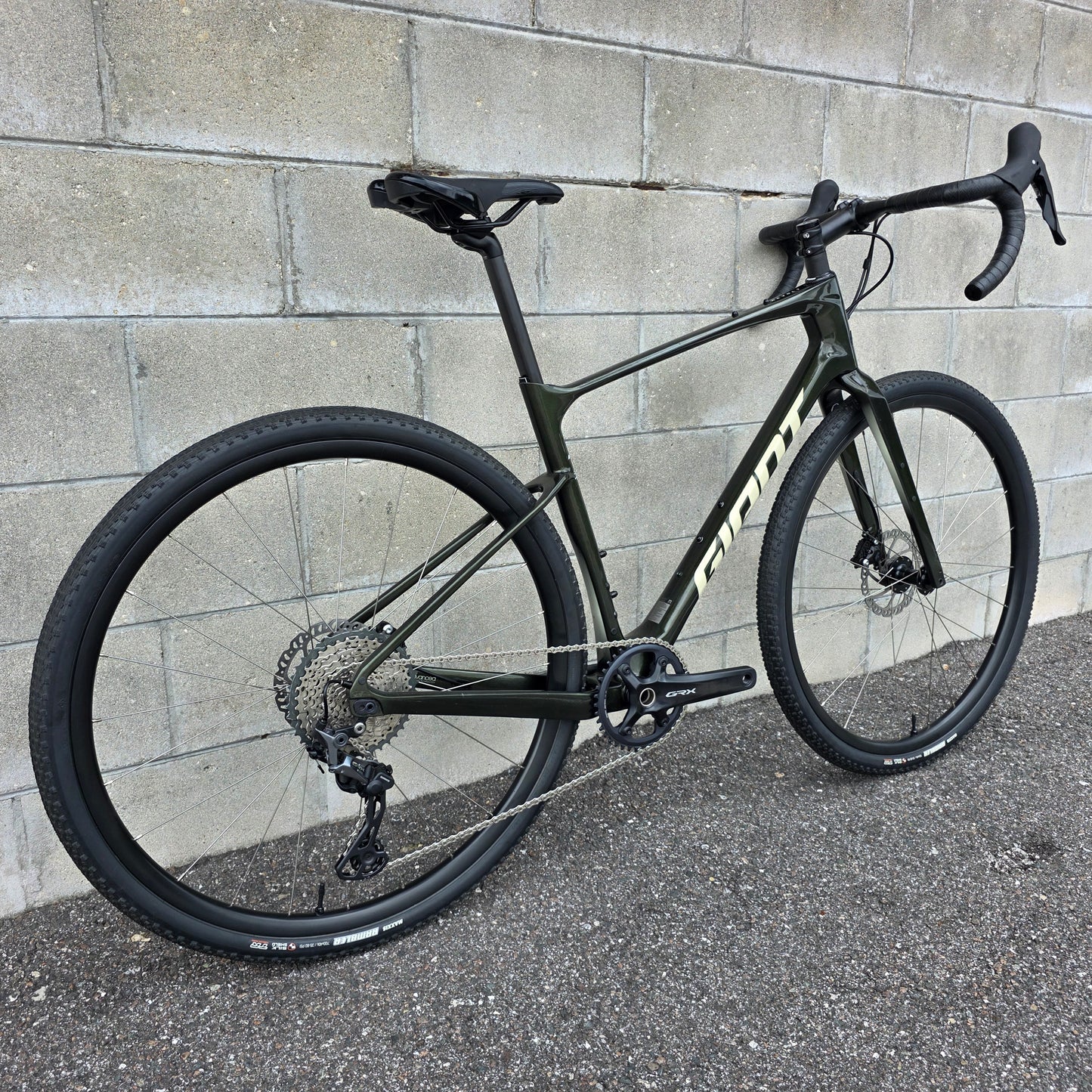 2022 Giant Revolt Advanced GRX Carbon Gravel Bike (Size Medium)