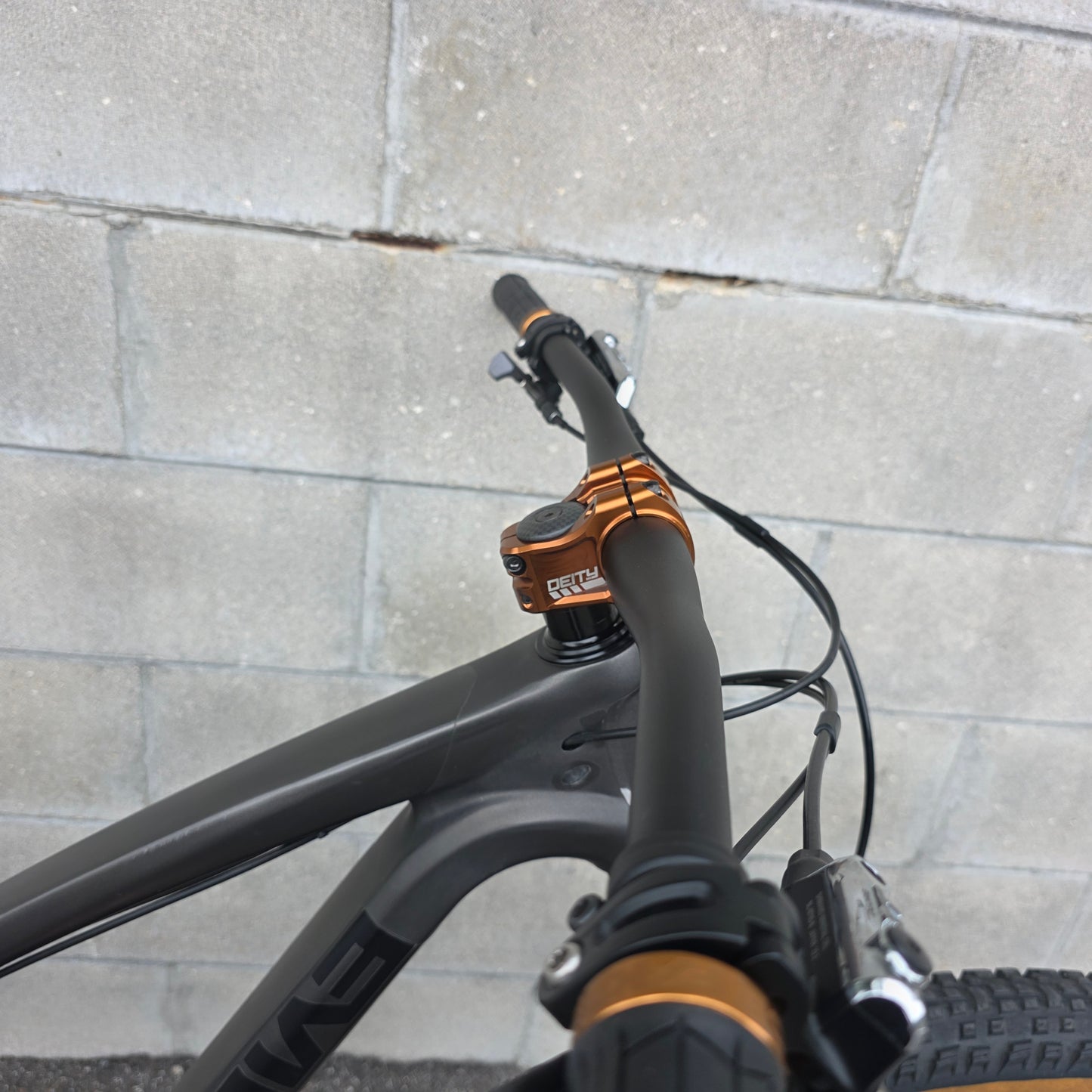 Evil Following V1 Carbon (Medium)