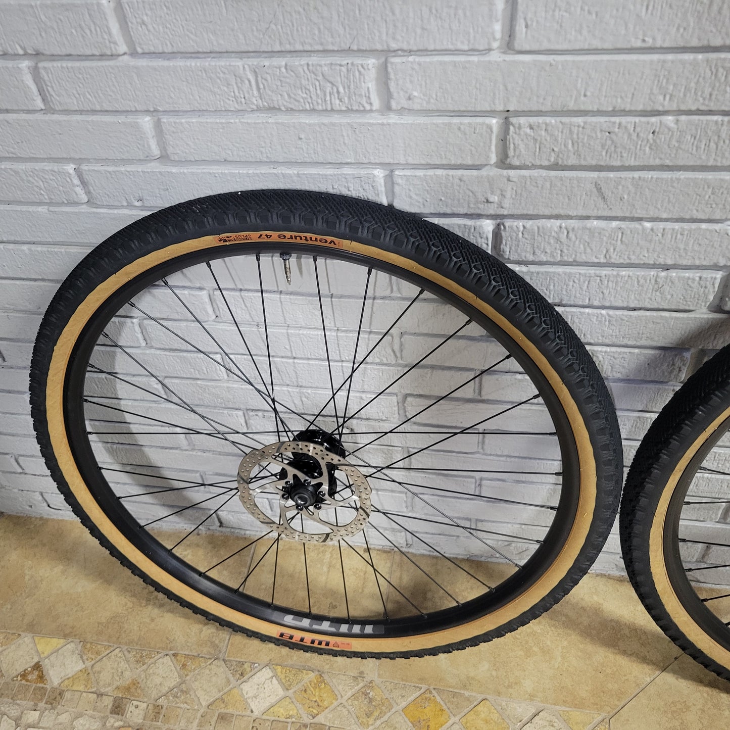 WTB KOM i23 650b gravel wheelset