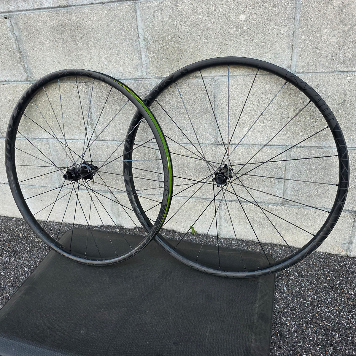 Reynolds Black Label 289/309 XC 29 wheelset Hydra Boost XD