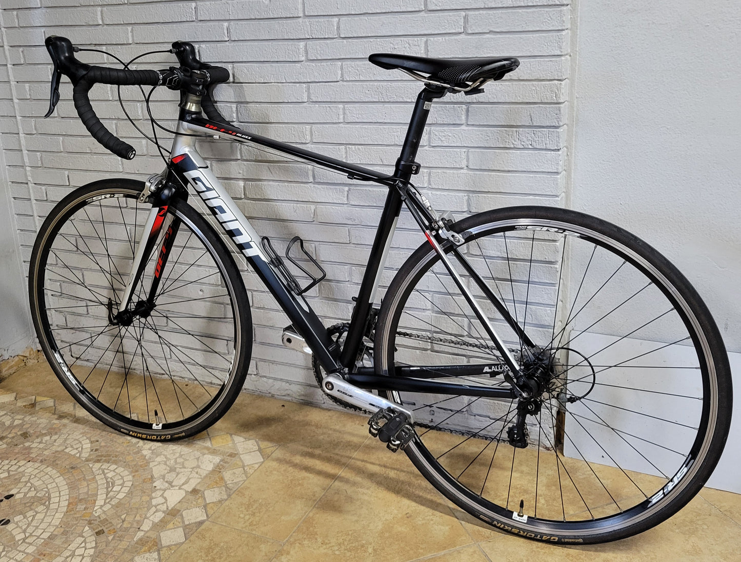 2015 Giant Defy Road Bike (Medium)