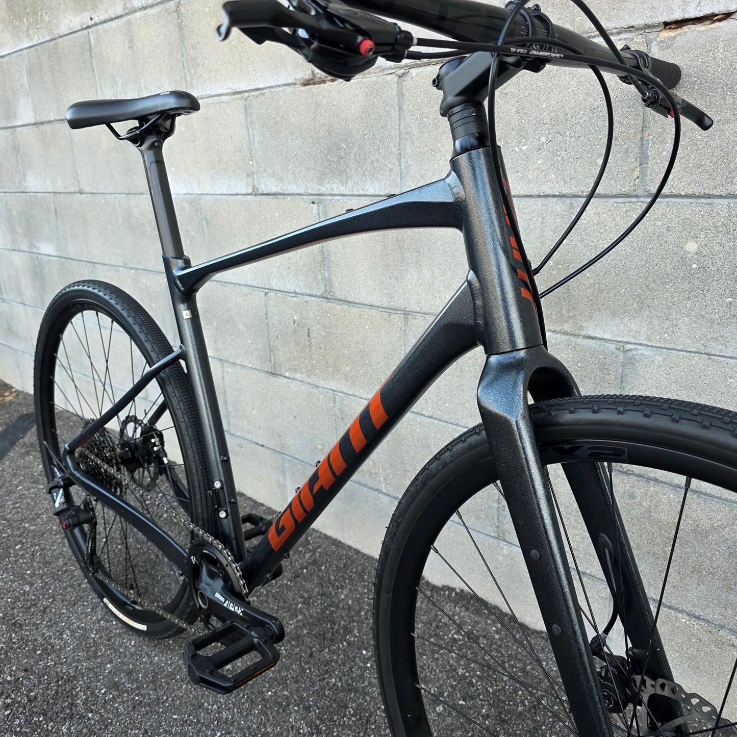 2024 Giant Revolt Flat Bar Gravel Bike (Large)