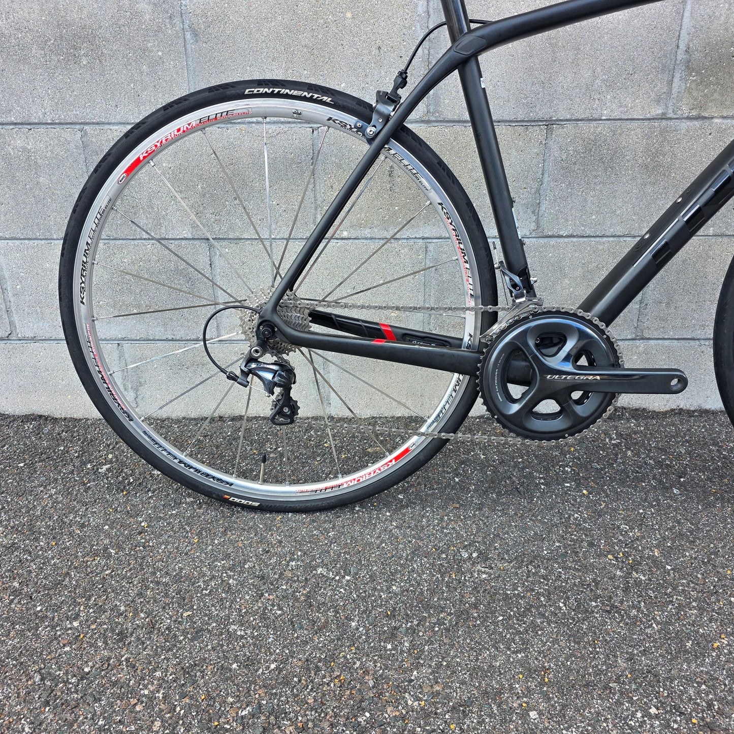 Trek Domane SL 6 Ultegra (56cm) Carbon Road Bike