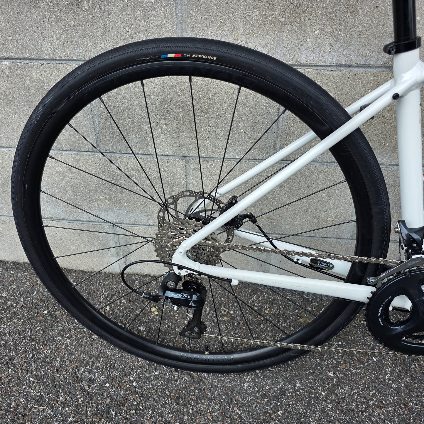2022 Trek Domane AL3 49cm Road abike White Red