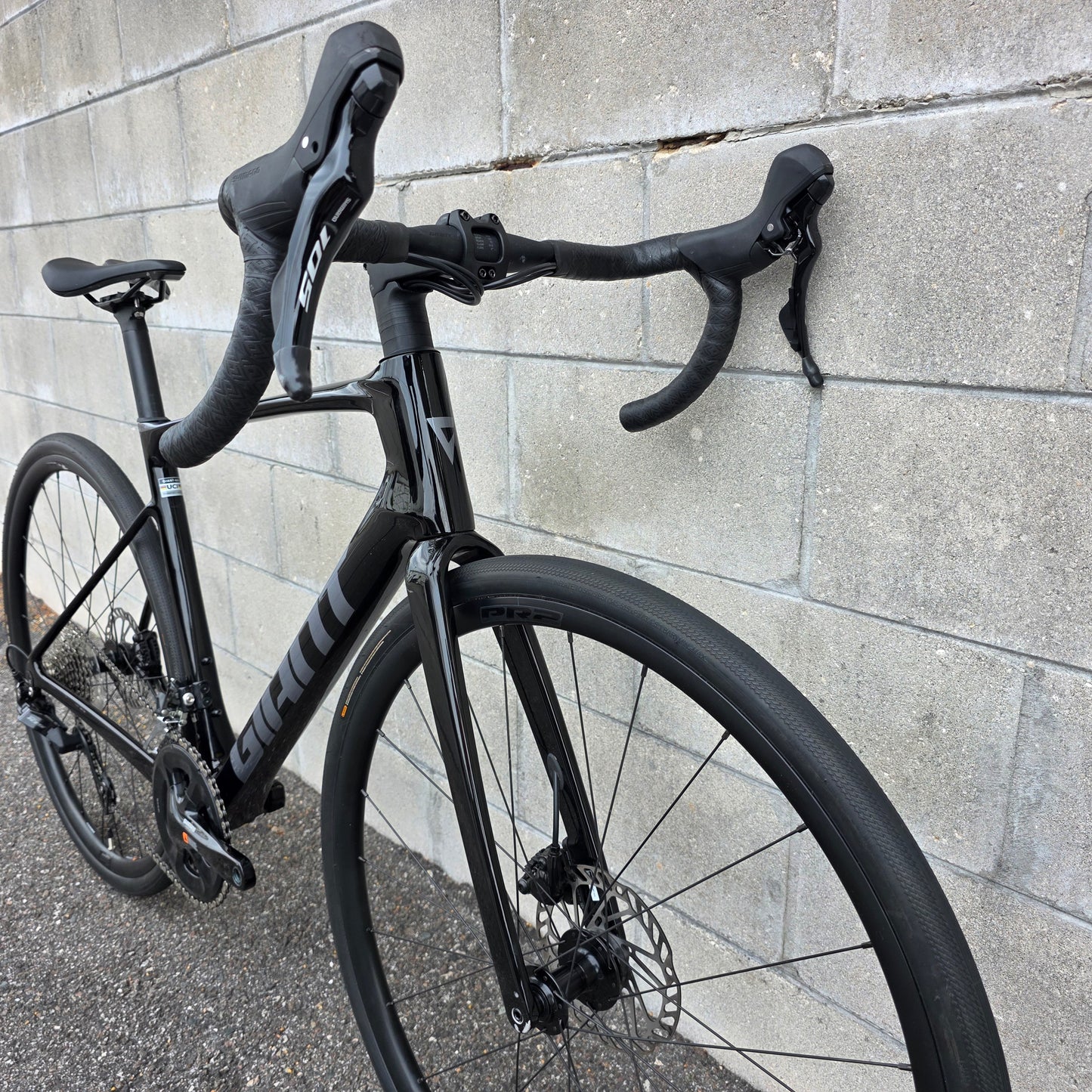2025 Giant Defy Advanced 2 Carbon (Size Medium)