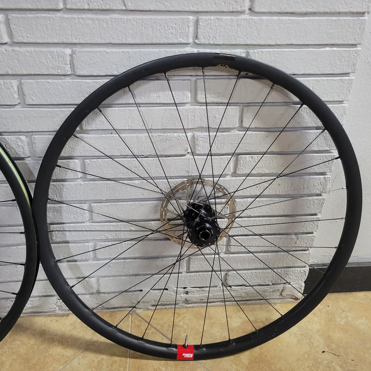 Santa Cruz Reserve 30 Carbon Wheelset 29 Dt Swiss Boost