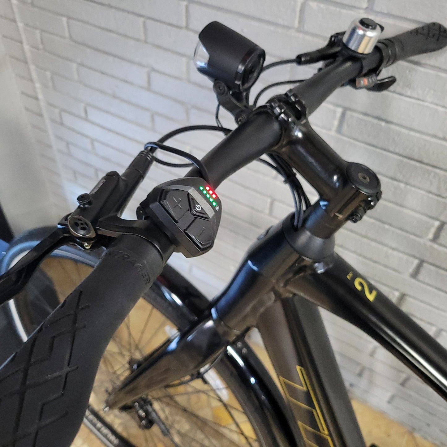 2023 Trek FX+2 (Medium) E-Bike