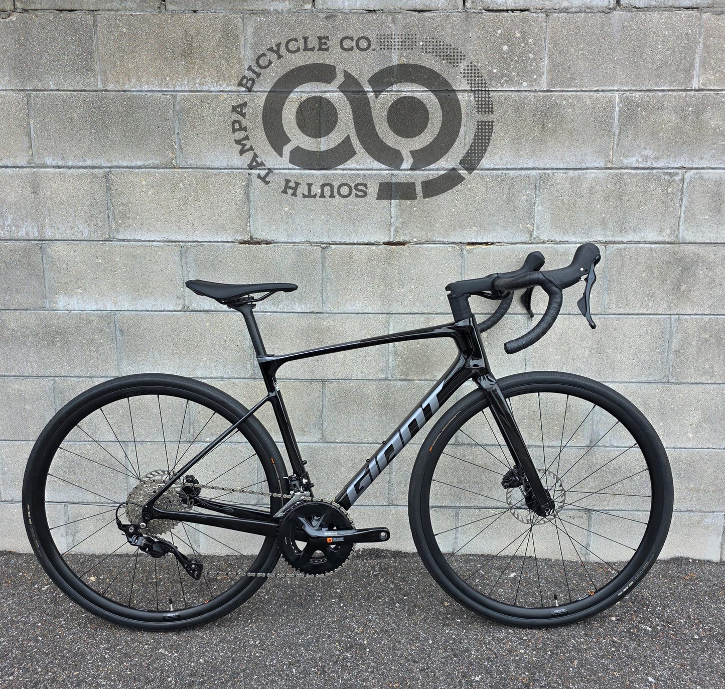 2025 Giant Defy Advanced 2 Carbon (Size Medium)